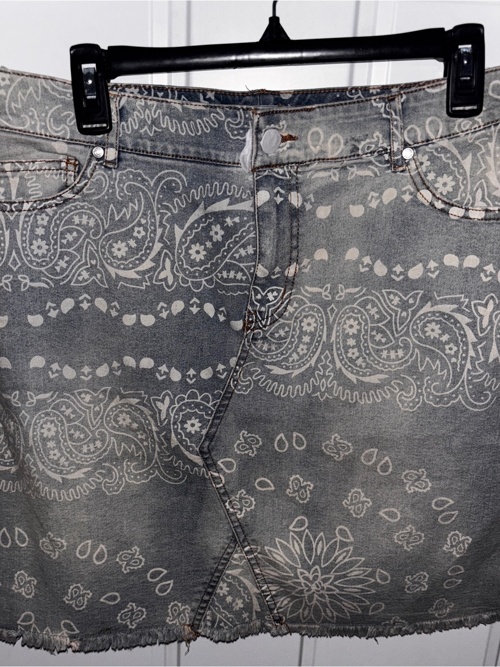 Cato Sz. 12 Denim Gray/blue Paisley Print Mini Skirt waist 17 length 17